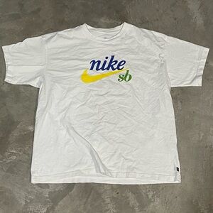 Nike sb white graphic T-shirt
